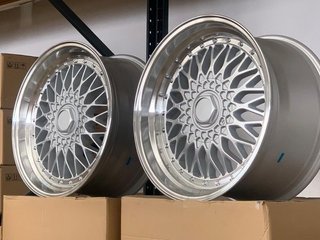 2+2 Llantas 8x18 y 9.5x18 5x120 et35 72.6 stilo RS