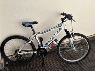 Bicicleta juvenil B-PRO M24 Weekend blanca 24”