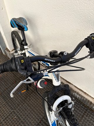Bicicleta juvenil B-PRO M24 Weekend blanca 24”