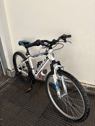 Bicicleta juvenil B-PRO M24 Weekend blanca 24”