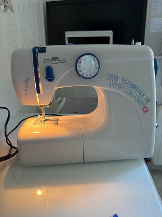 Máquina de coser eléctrica con accesorios