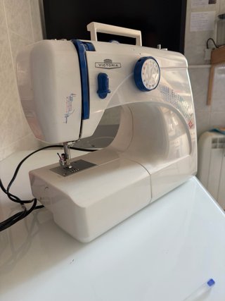 Máquina de coser eléctrica con accesorios