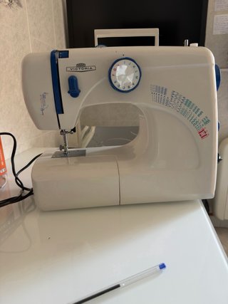 Máquina de coser eléctrica con accesorios