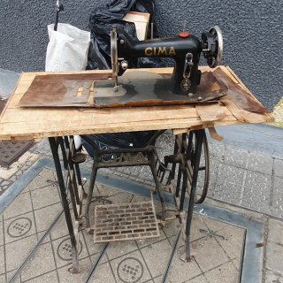 Máquina de coser antigua CIMA
