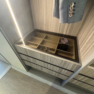 Vestidor DICA exposición con LED integrado | 50%