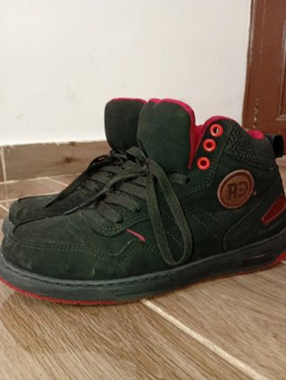 Zapatillas Botines Redikal Negro y Rojo T42