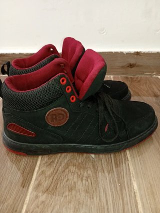 Zapatillas Botines Redikal Negro y Rojo T42