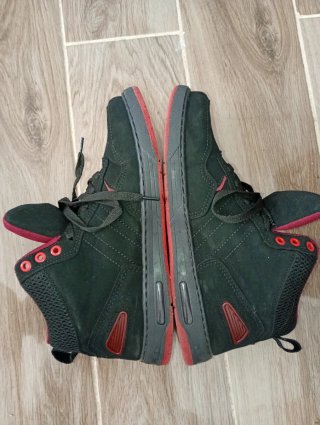Zapatillas Botines Redikal Negro y Rojo T42