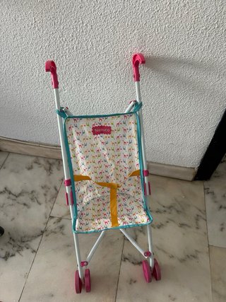 Carrito de bebé rosa con estrellas