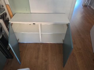Mueble de almacenaje Ikea blanco y verde azulado