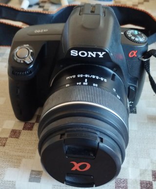 Cámara Sony con cinco objetivos, equipo completo