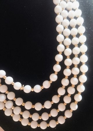 Romantica collana vera lucite rosa dipinta anni 50
