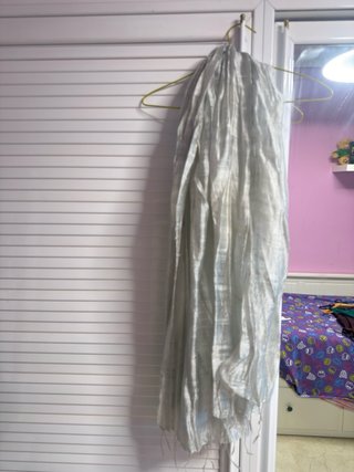 Fular plateado elegante