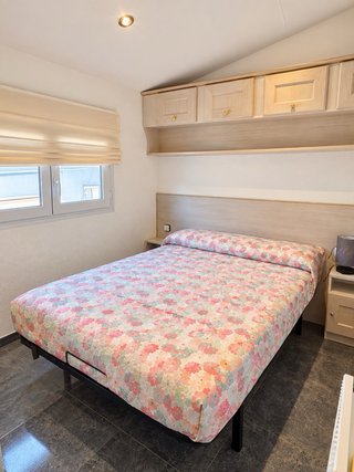 Parcela con modulo en camping