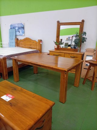 Mesa de comedor de pino