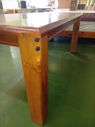 Mesa de comedor de pino