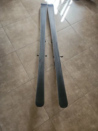 Esquís Fischer con fijaciones Salomon de 1,58 cm
