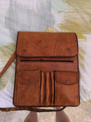 Bolso de piel marrón