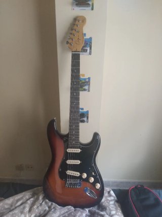 Guitarra Eléctrica Sunburst