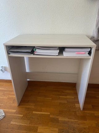 Escritorio blanco y madera