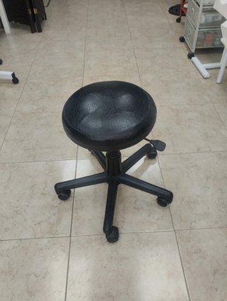Taburete Estética Negro Ajustable