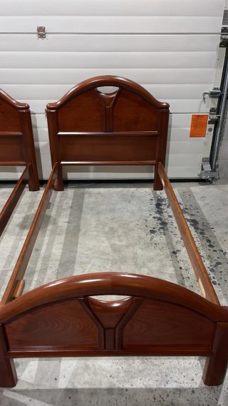 Juego de 2 Camas de Madera Marrón 25€/un.
