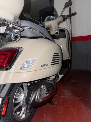 Vespa GTS 300 Beige Maxi Scooter
