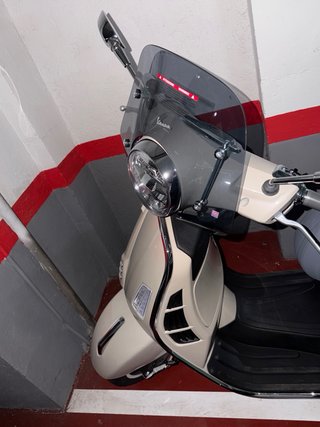 Vespa GTS 300 Beige Maxi Scooter