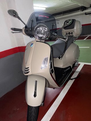 Vespa GTS 300 Beige Maxi Scooter