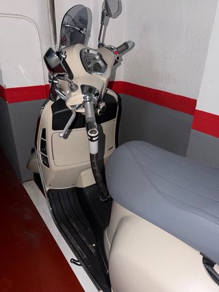 Vespa GTS 300 Beige Maxi Scooter