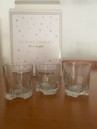 Juego de copas y licorera de cristal