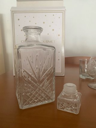 Juego de copas y licorera de cristal