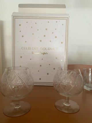 Juego de copas y licorera de cristal