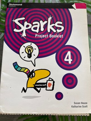 2 workbooks de inglés de 4° de Primaria