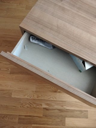 Mesita de noche de madera