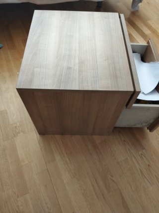 Mesita de noche de madera