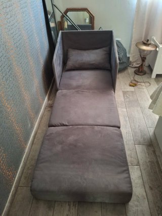 Sillón cama gris de tela