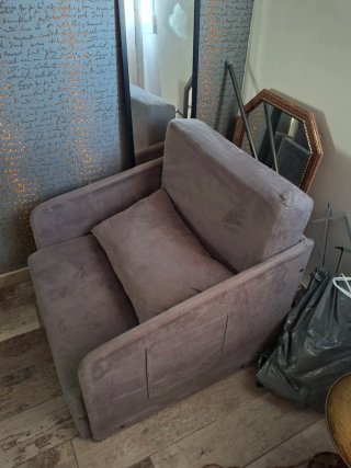 Sillón cama gris de tela
