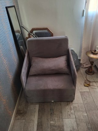 Sillón cama gris de tela