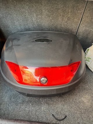 Baúl Moto 55L con Soporte