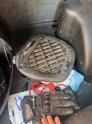 Baúl Moto 55L con Soporte