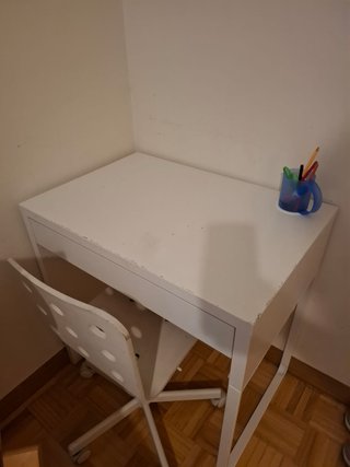 Escritorio IKEA MICKE 105x50 + Silla