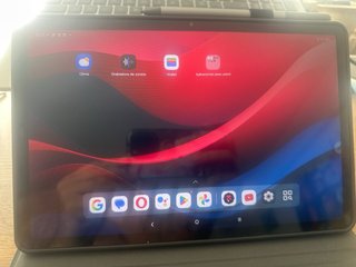 Tablet Lenovo 11 Negra y Plateada