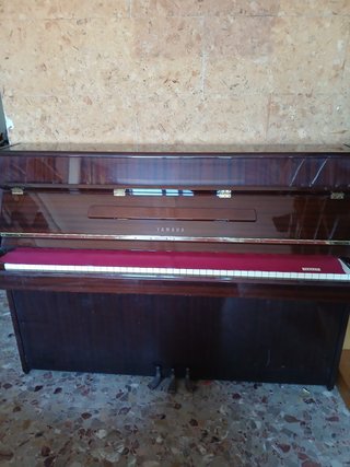 Piano Acústico Yamaha M1J- se acepta oferta