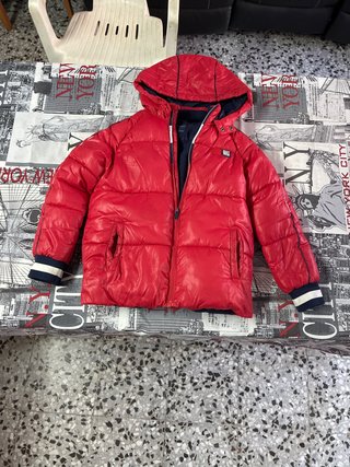 Abrigo niño rojo y azul