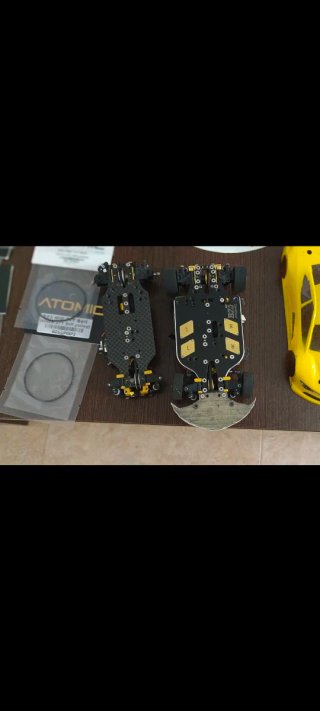 Coche RC Atomic y repuestos