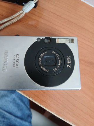 Piccole Fotocamere Digitali Canon IXUS 70 e IXUS i