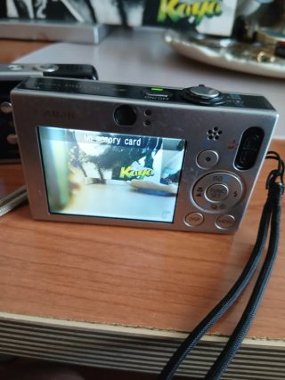 Piccole Fotocamere Digitali Canon IXUS 70 e IXUS i
