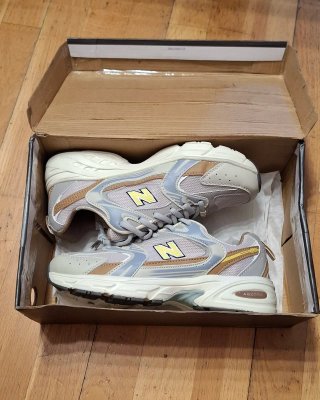 Zapatillas New Balance 530 Gris y Dorado