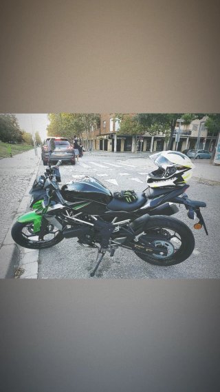 Kawasaki Z125 Negra y Verde